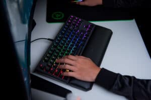 کیبورد گیمینگ ریزر مدل BLACKWIDOW CHROMA V2 Tournoment Edition 